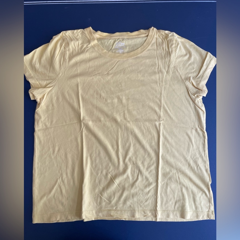 Like new, women’s basic J. Crew baby yellow tee. Size Large